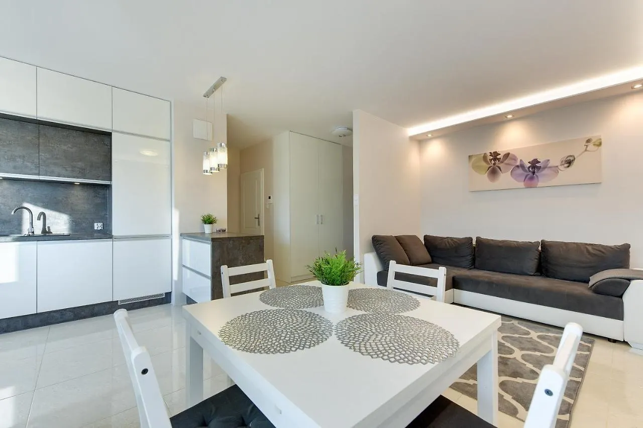 Apartment Aviator White